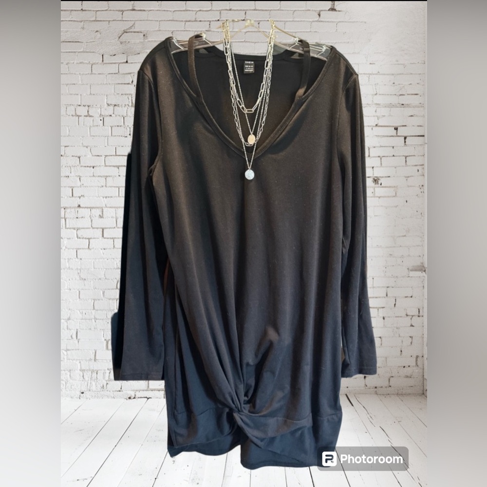 BOGO 🌻V-neck Twist Hem Tee Tunic Dress| Size L (8/10)| Black - Picture 1 of 4